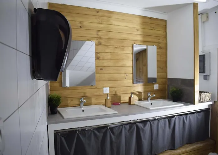 Hostel La Decouverte Petit Dejeuner Offert *